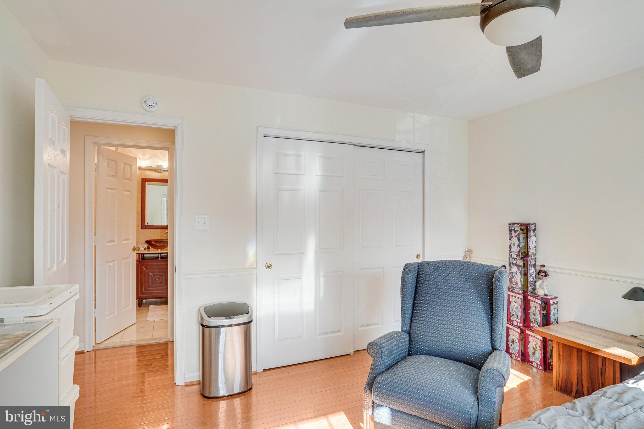 FOUR SEASONS - Residential