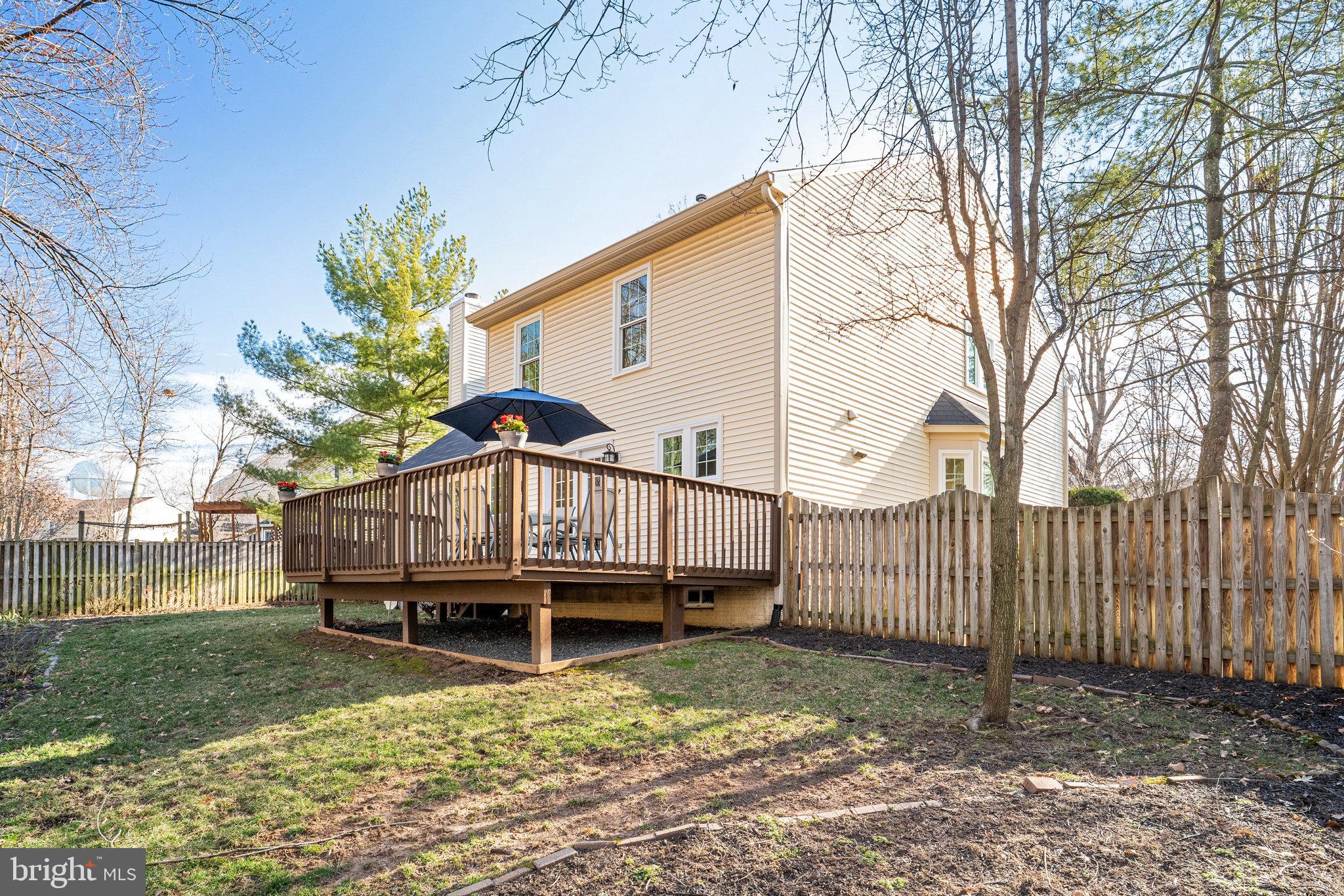 FOUR SEASONS - Residential