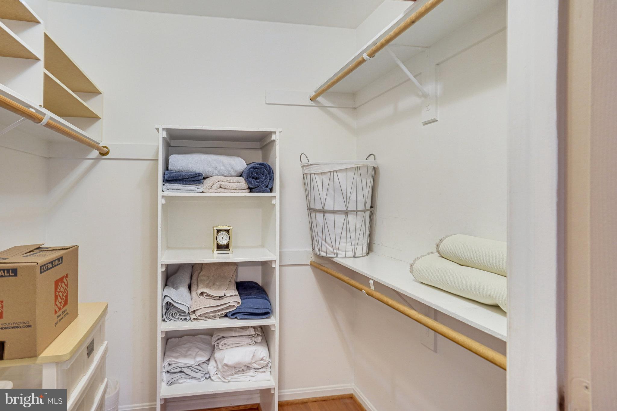 FOUR SEASONS - Residential