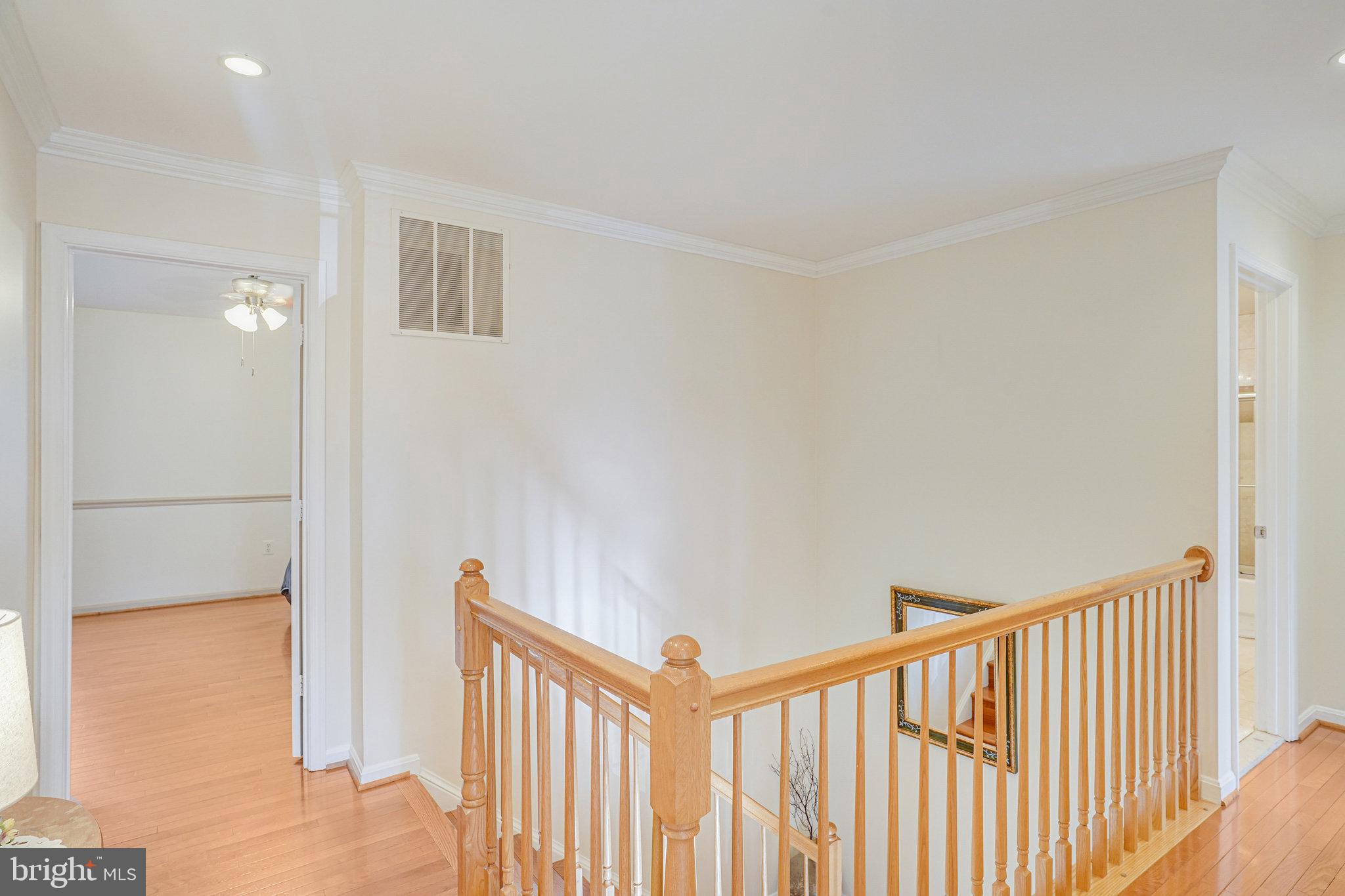 FOUR SEASONS - Residential