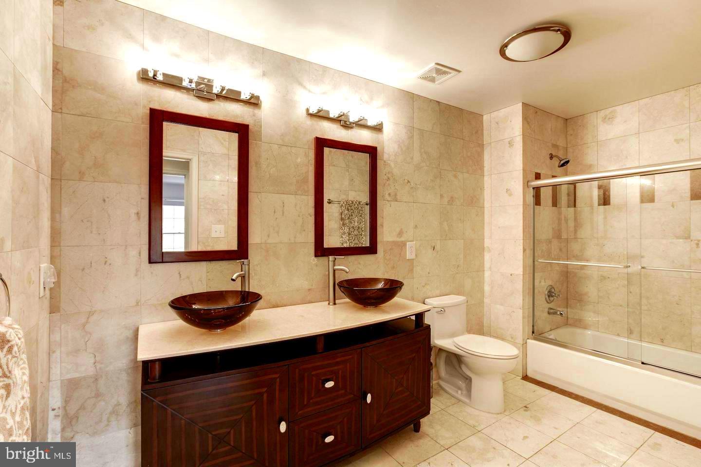 FOUR SEASONS - Residential