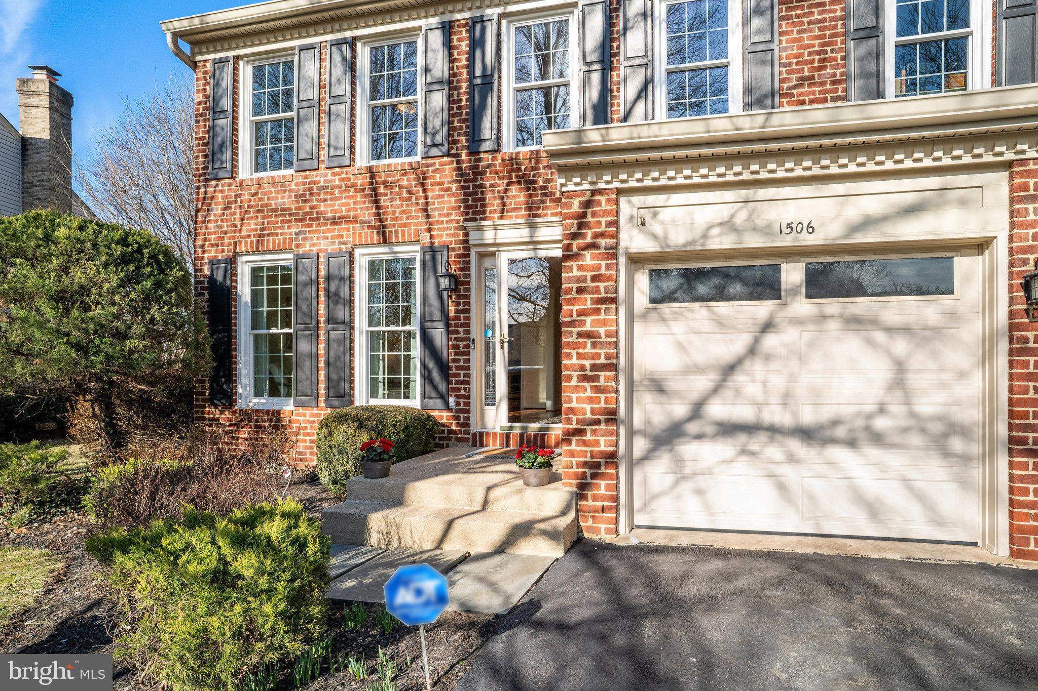 FOUR SEASONS - Residential