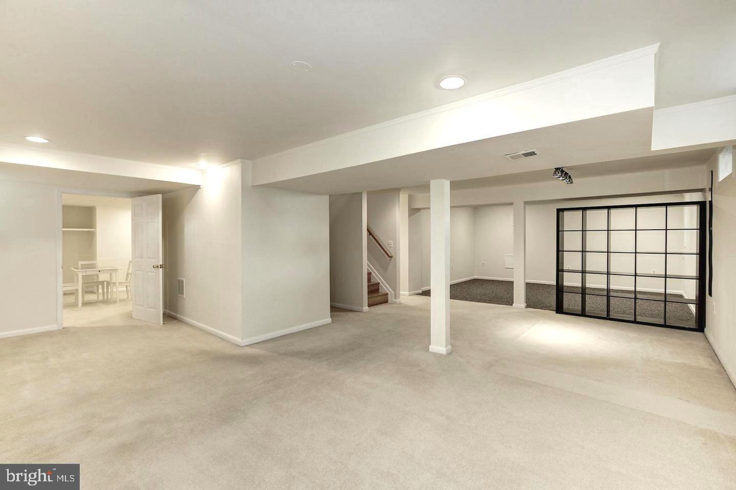 FOUR SEASONS - Residential