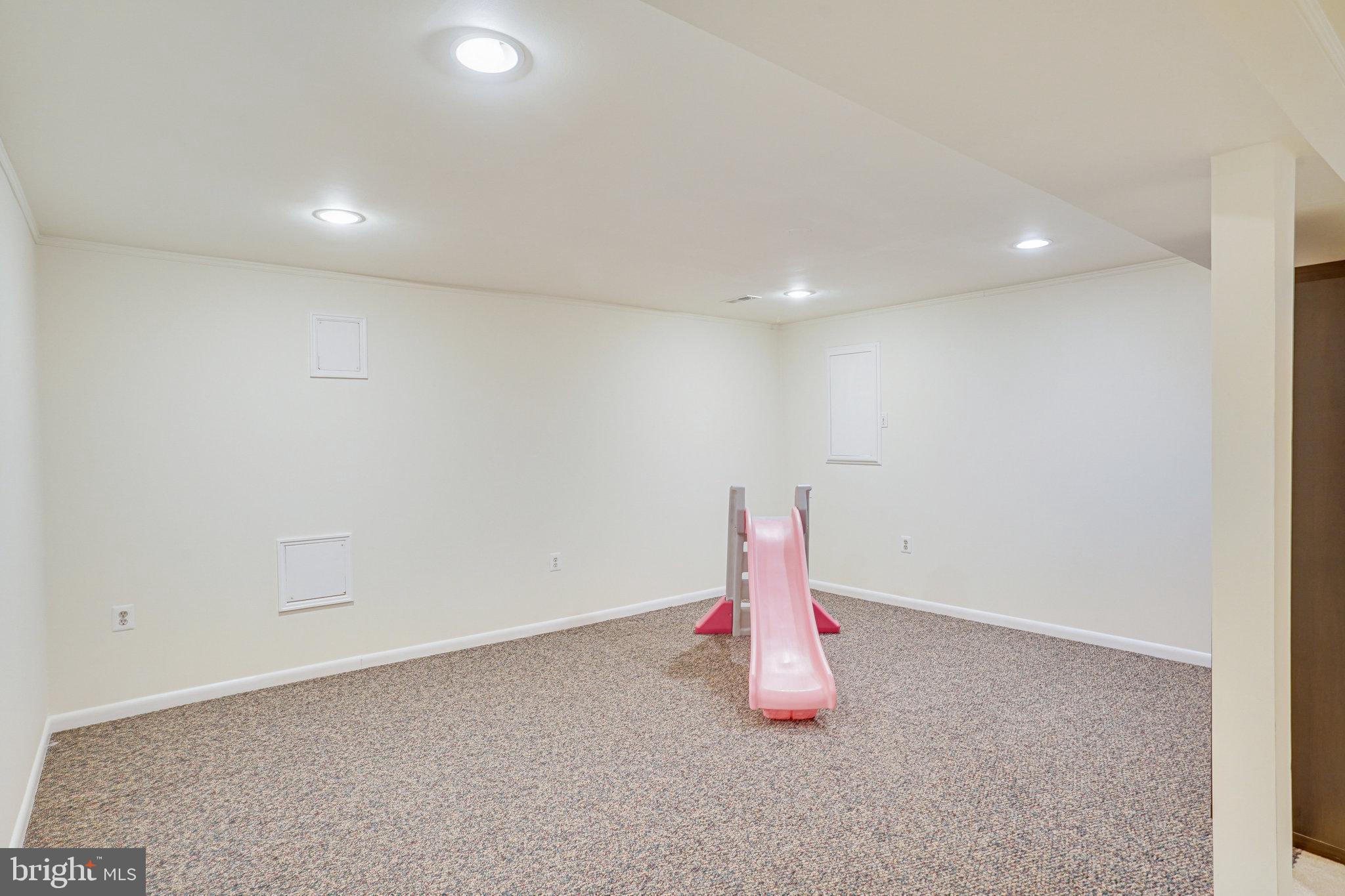 FOUR SEASONS - Residential