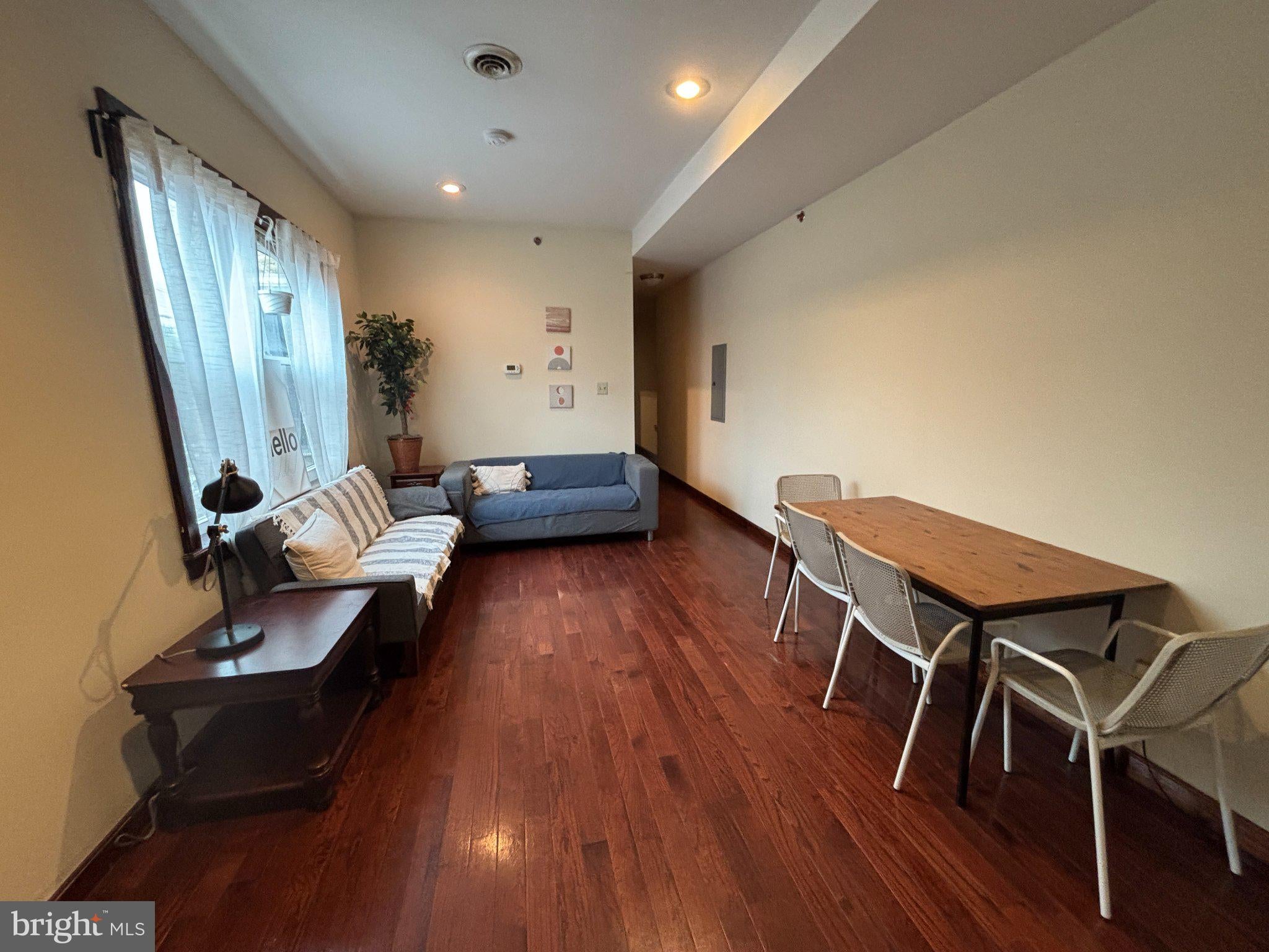 1824 W DIAMOND STREET 3RD FLOOR
