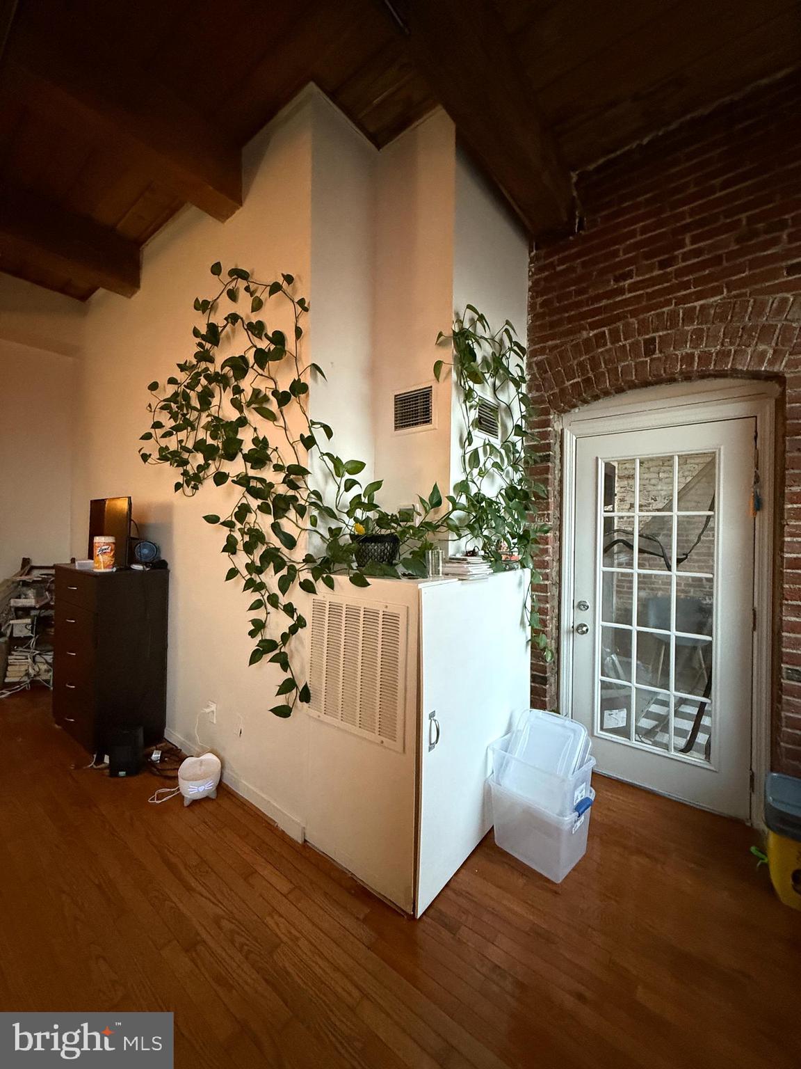 CHINATOWN - Residential Lease