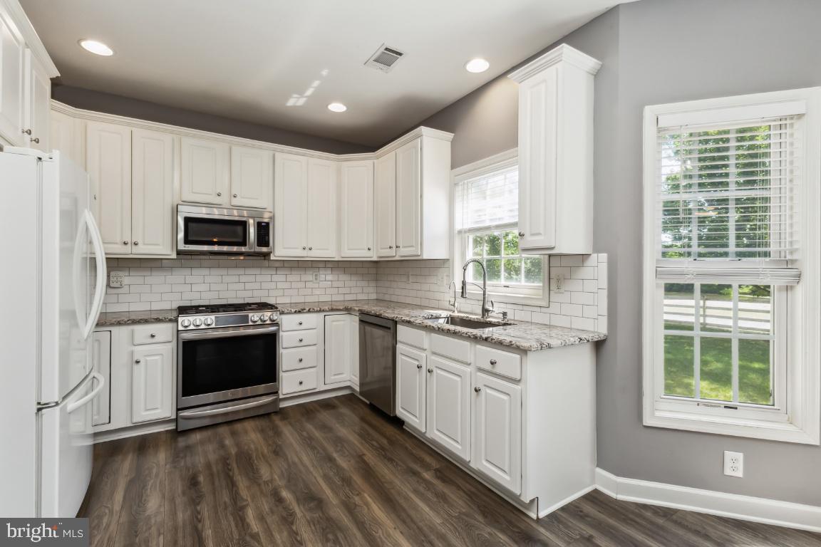 LOCUST HILL - Residential Lease