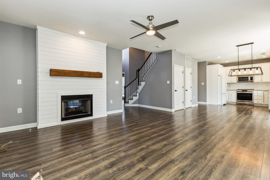 LOCUST HILL - Residential Lease