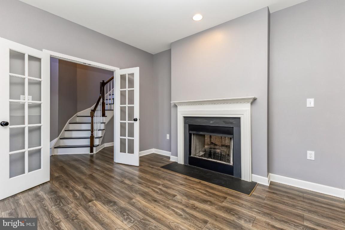 LOCUST HILL - Residential Lease