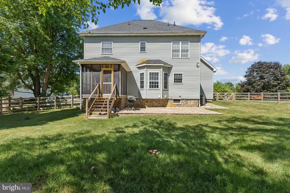 LOCUST HILL - Residential Lease