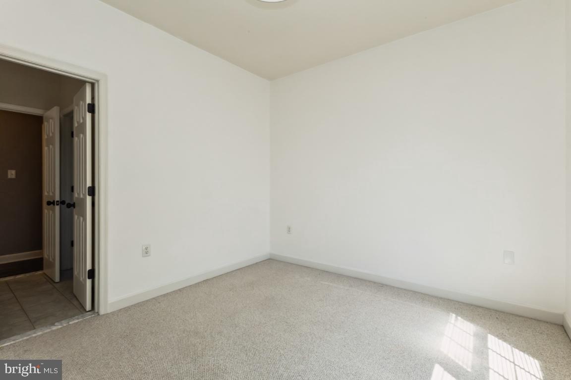 LOCUST HILL - Residential Lease