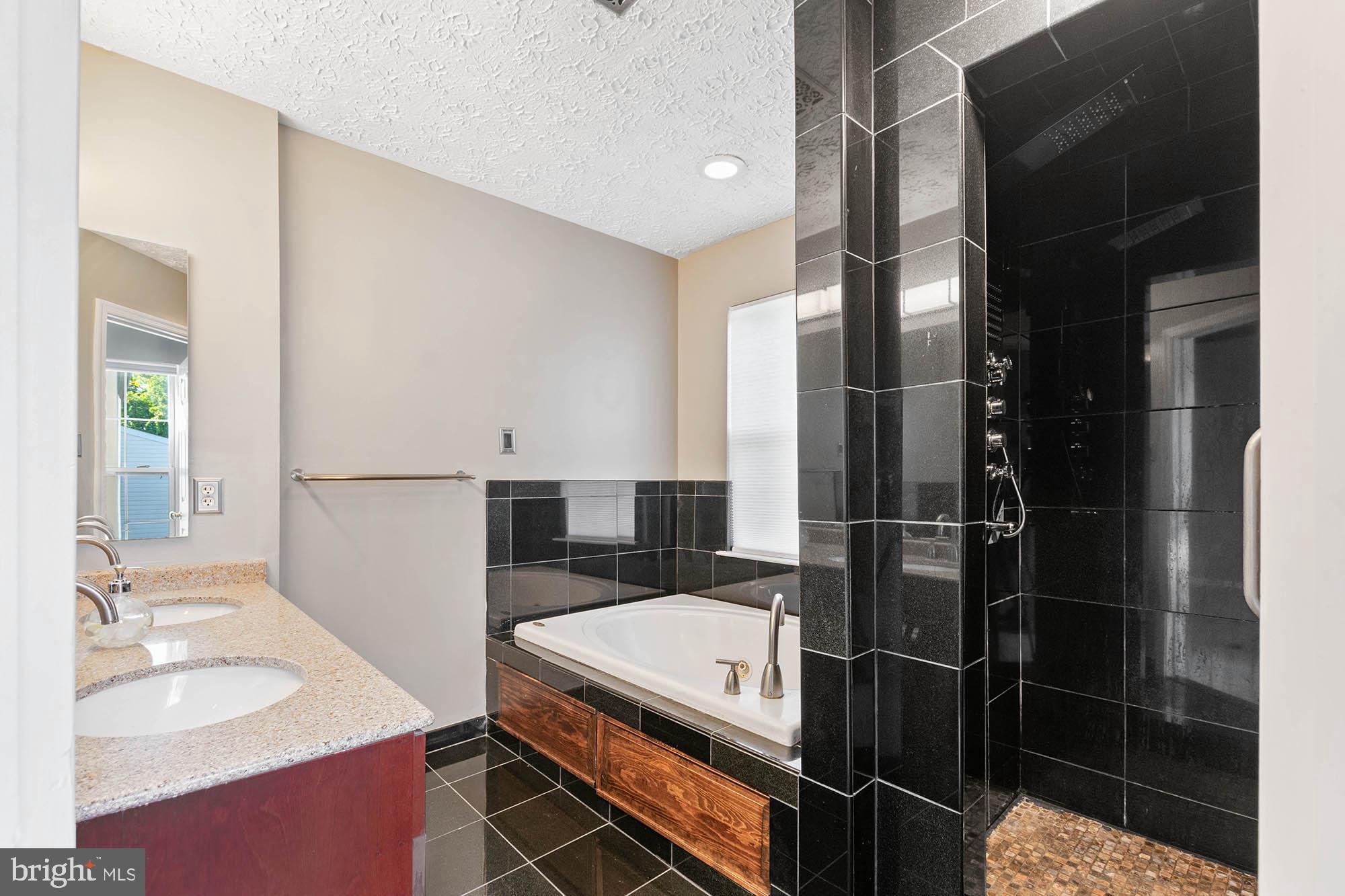 EATON SQUARE - Residential