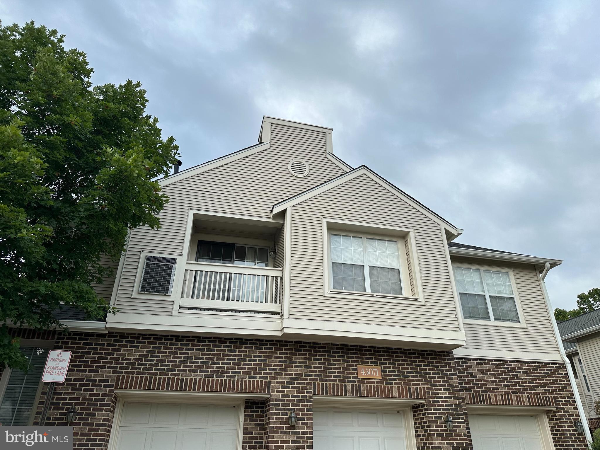 CHELSEA COURTS - Residential Lease