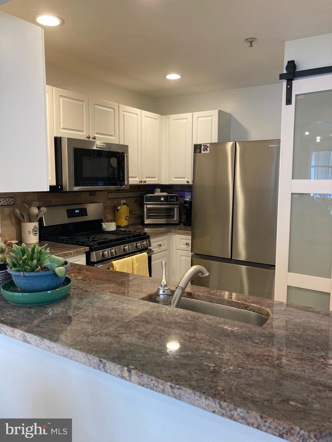 CHELSEA COURTS - Residential Lease