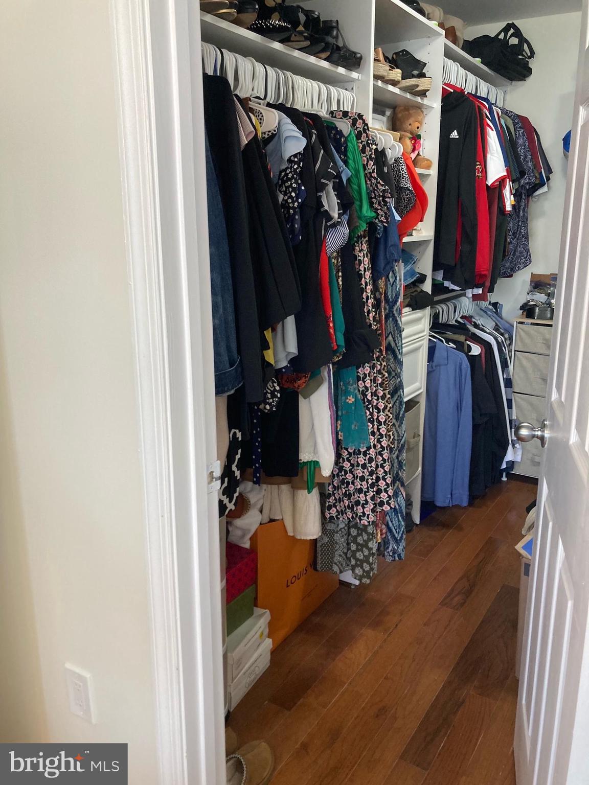 CHELSEA COURTS - Residential Lease