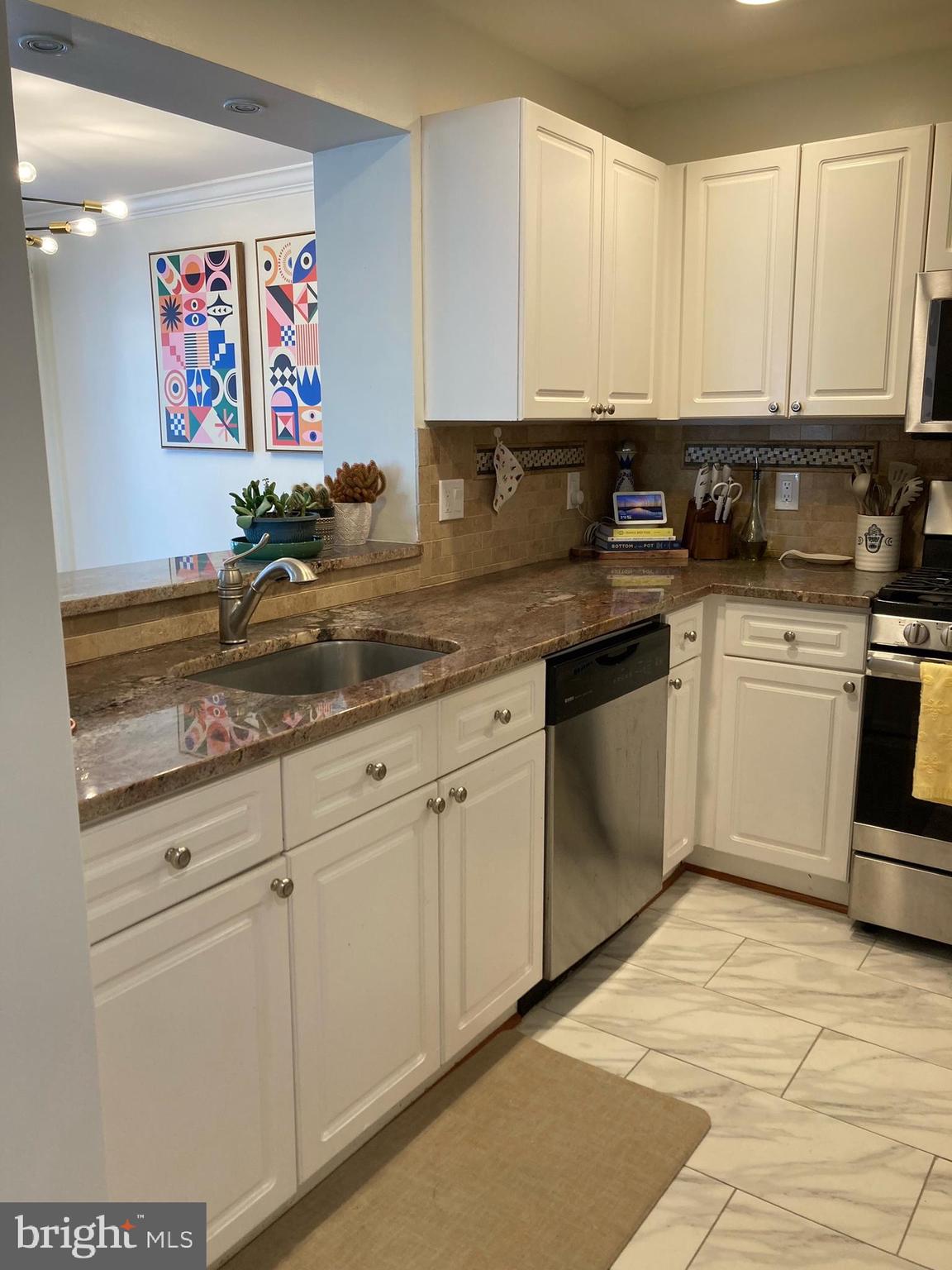 CHELSEA COURTS - Residential Lease