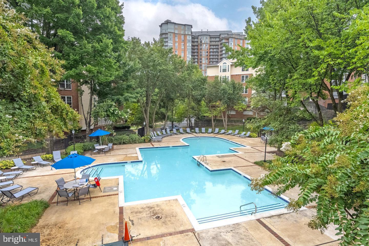 1504 LINCOLN WAY 323