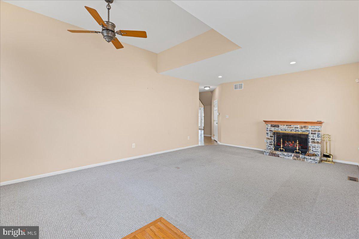 211 NATHAN HALE DRIVE
