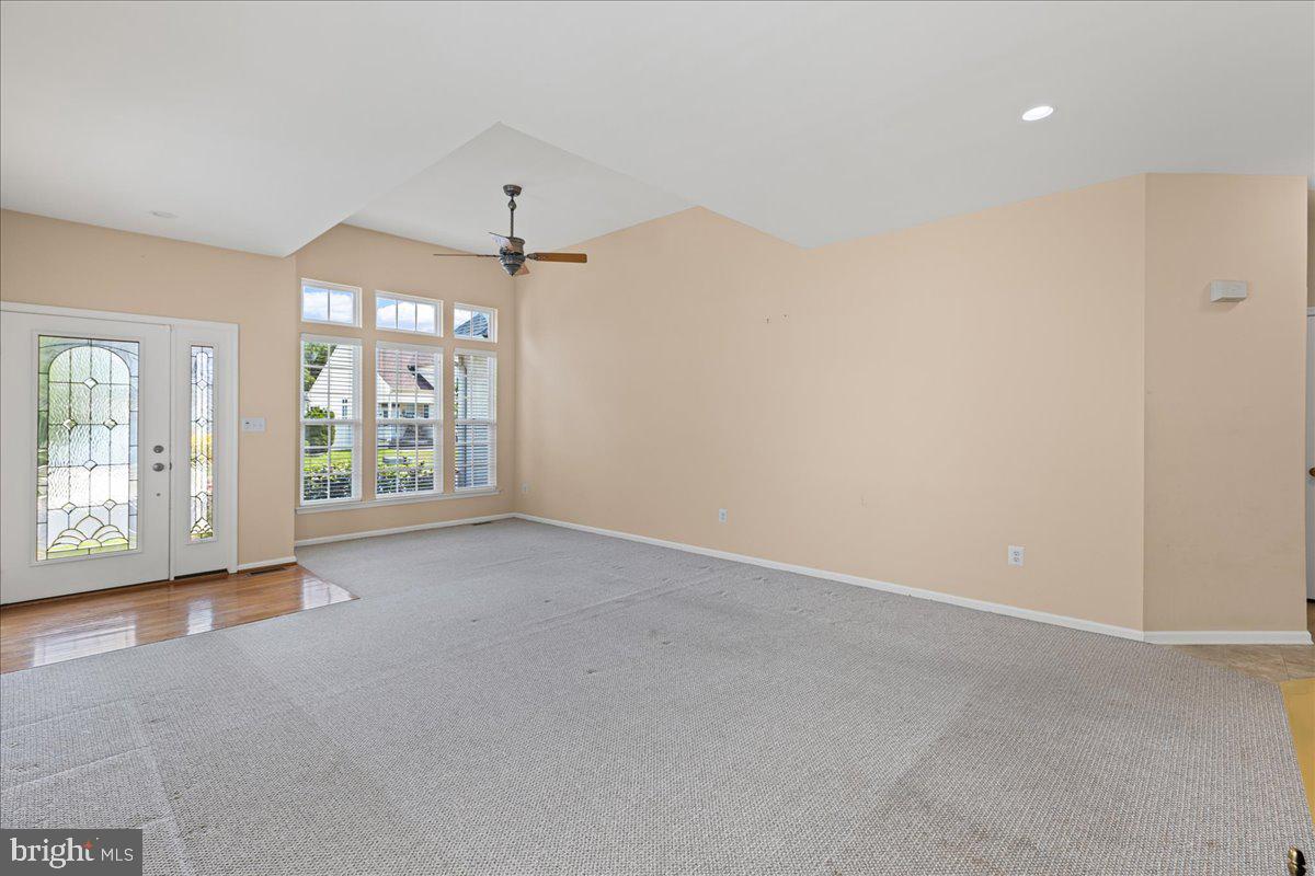 211 NATHAN HALE DRIVE
