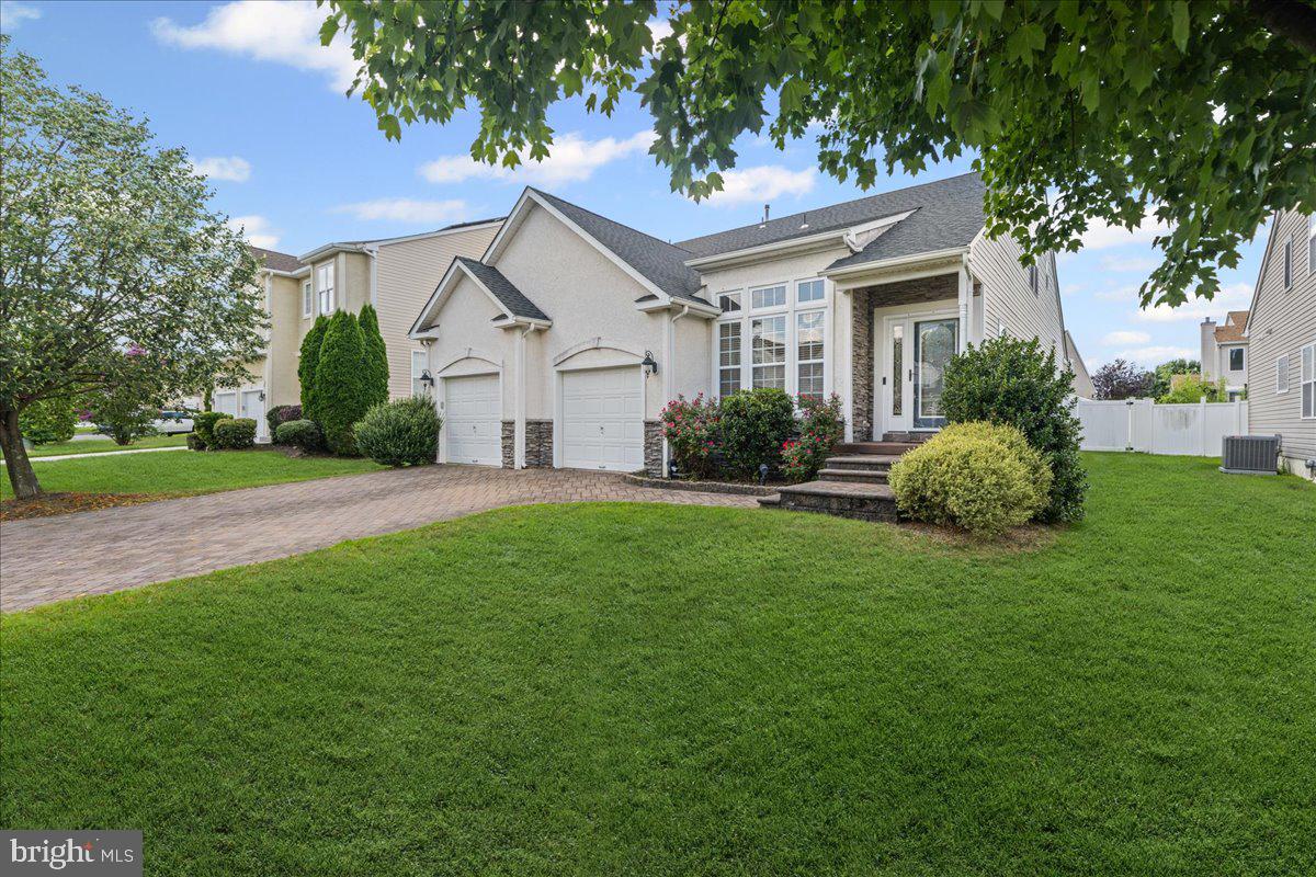 211 NATHAN HALE DRIVE