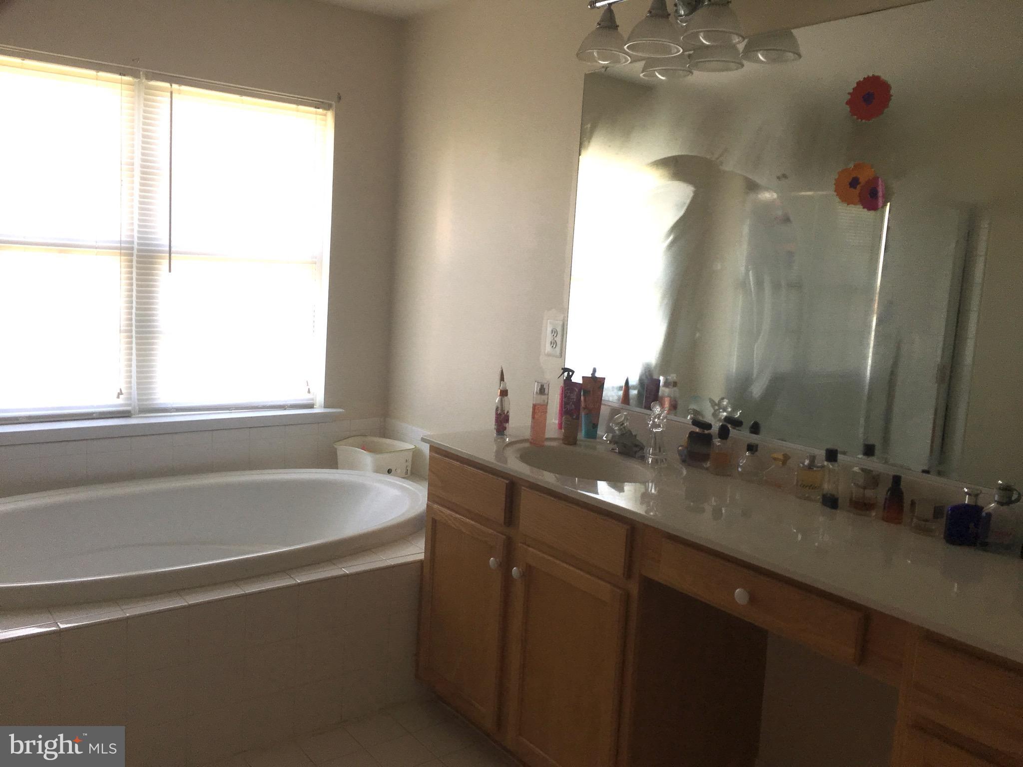 GLENKIRK ESTATES - Residential Lease