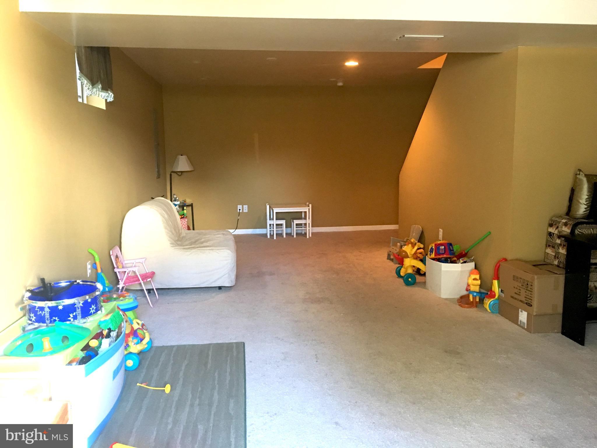 GLENKIRK ESTATES - Residential Lease