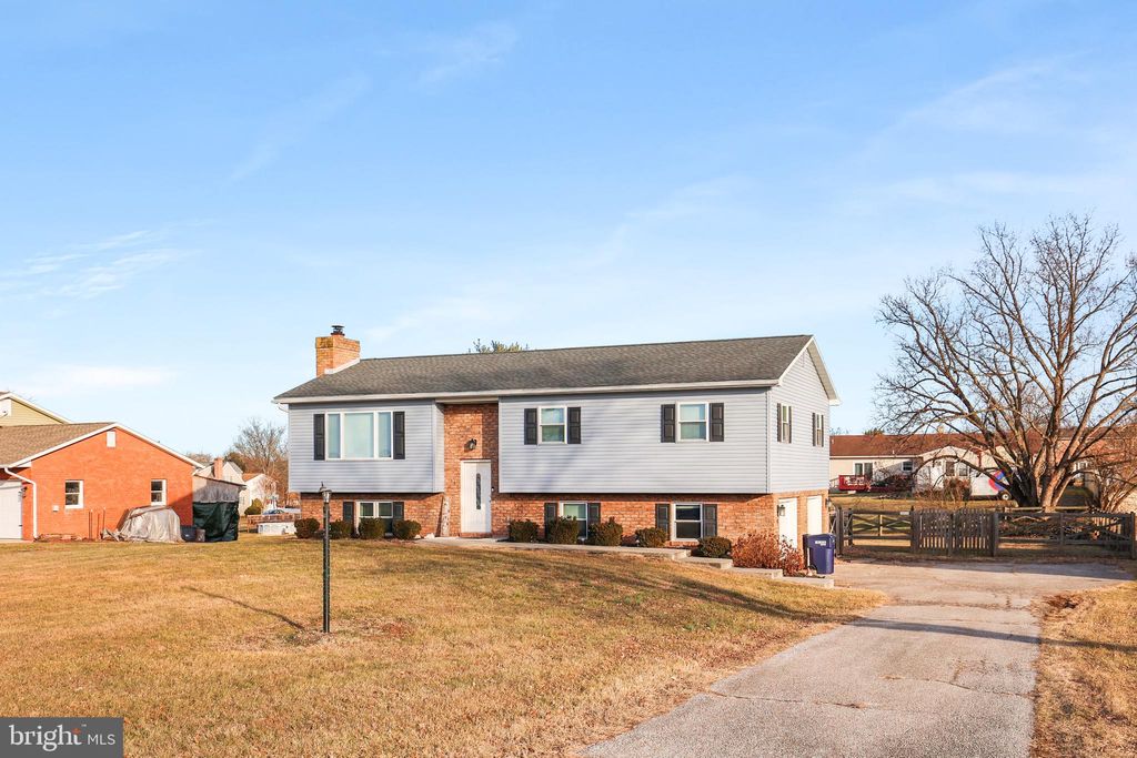 Photo of 124 Wheatland Drive, GETTYSBURG, PA 17325 (MLS # PAAD2021590)