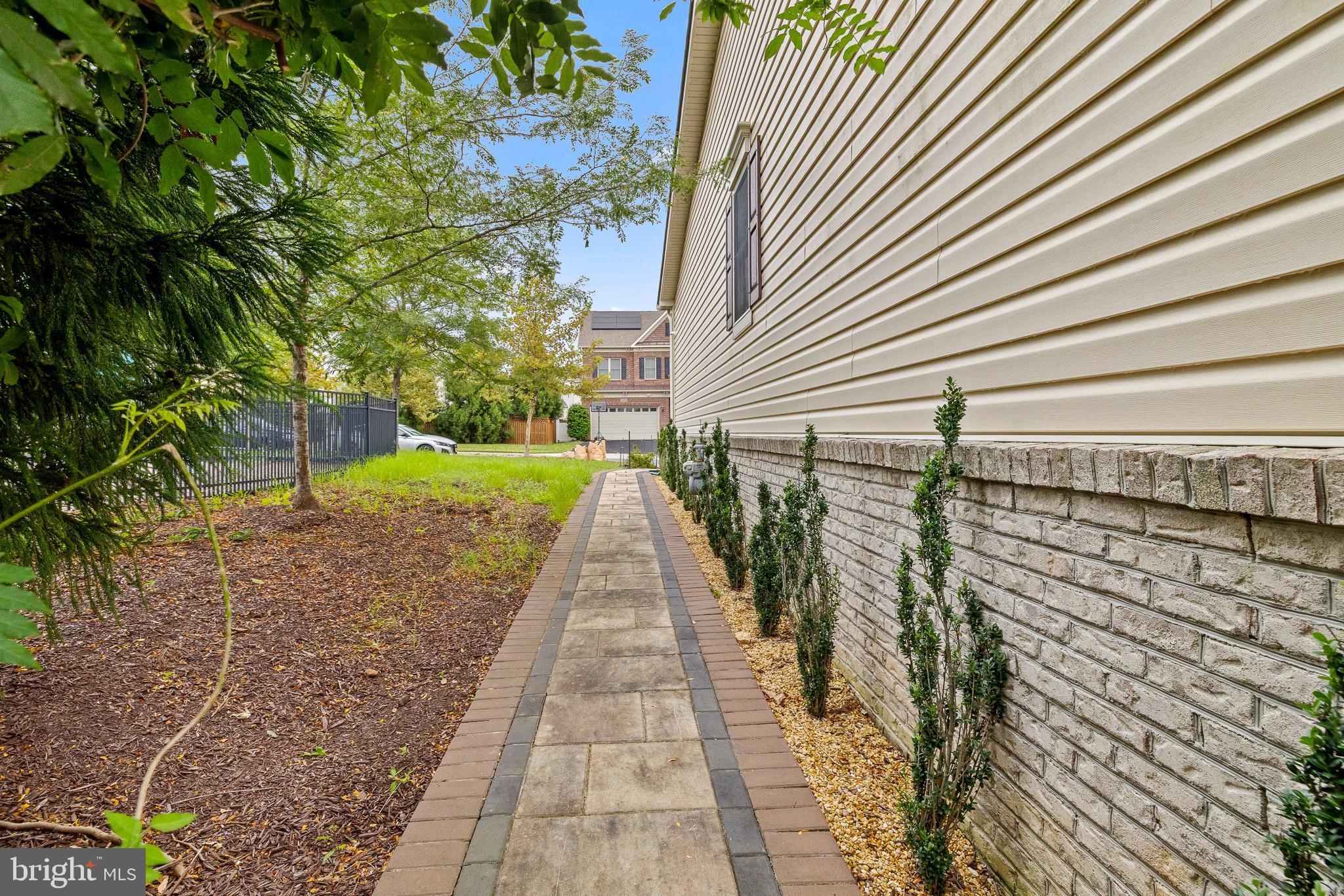 POPLAR RUN - Residential Lease