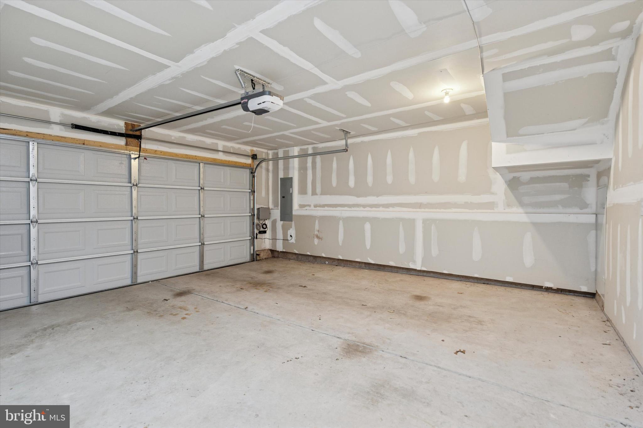 ANDALE GREEN - Residential Lease