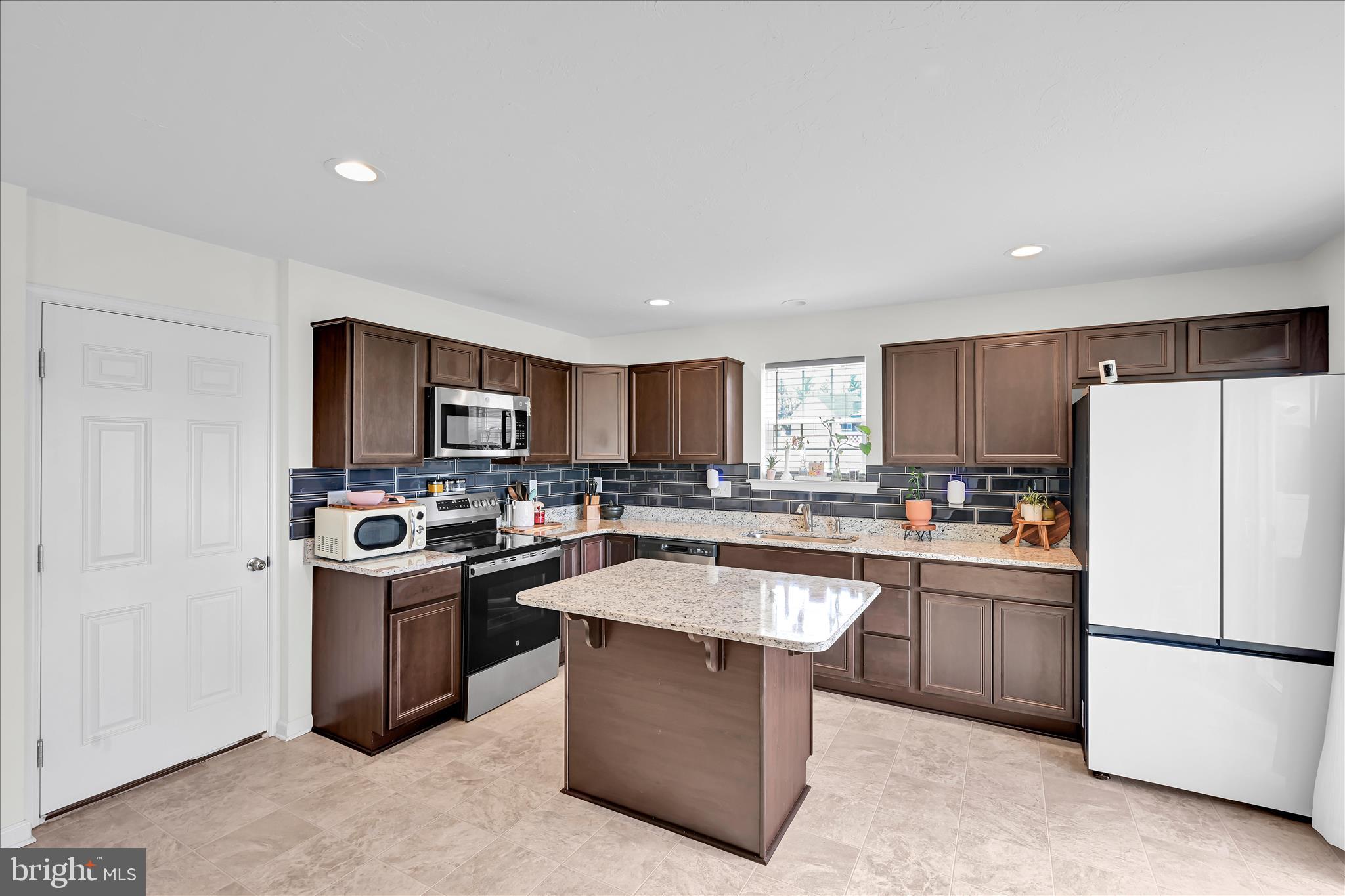 KINGS COURT AT BROWNSTONE - Residential