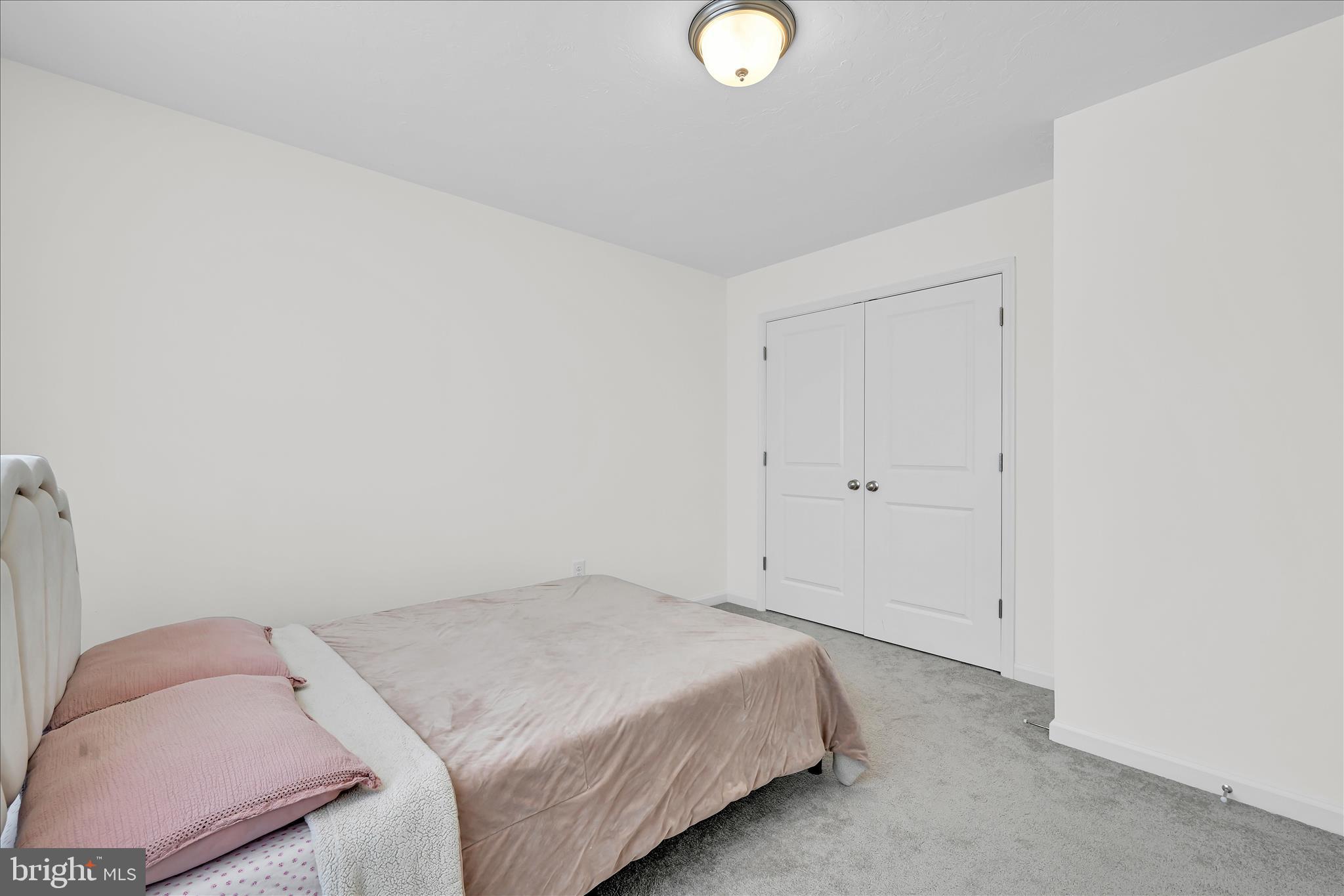 KINGS COURT AT BROWNSTONE - Residential