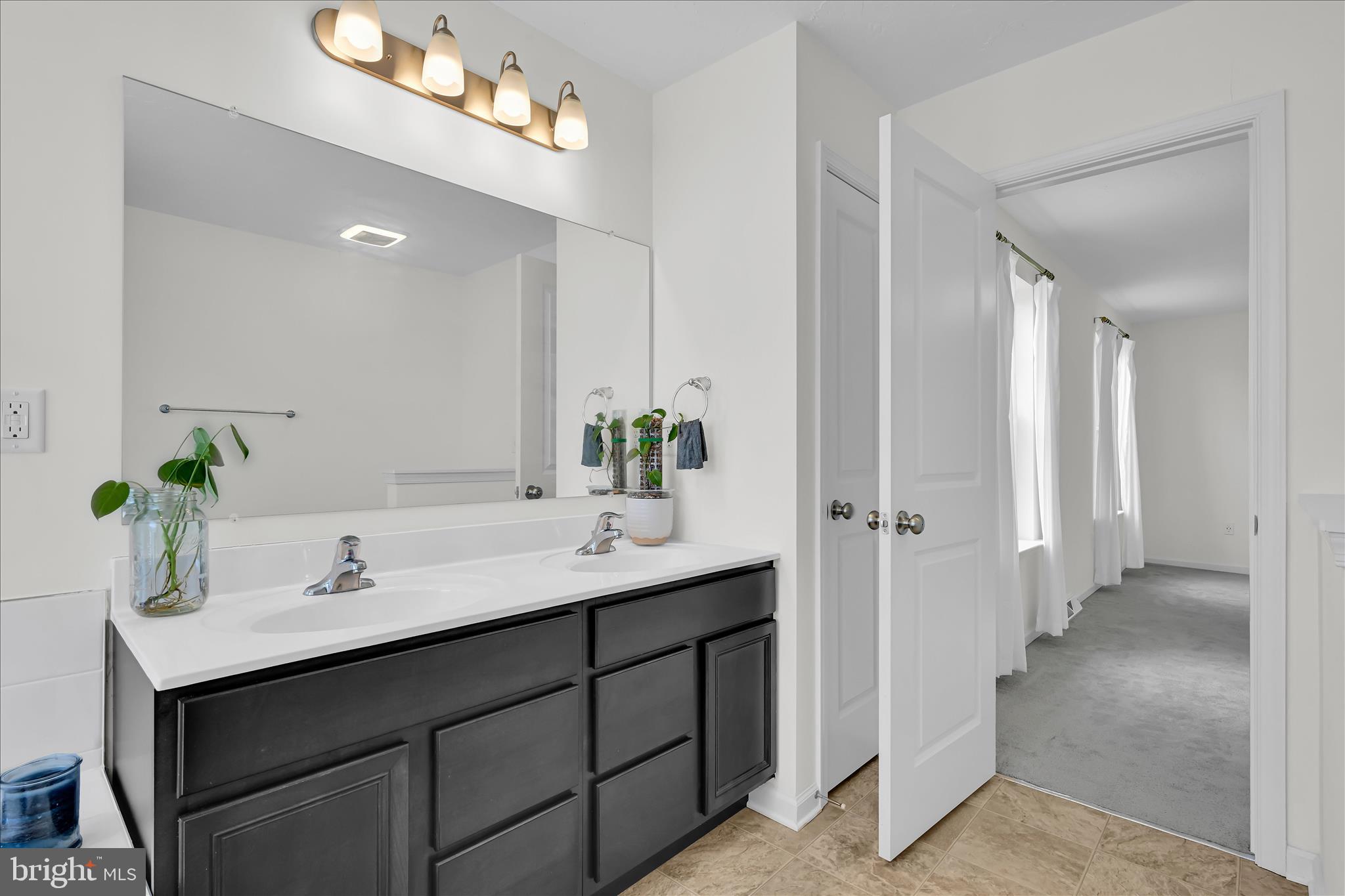 KINGS COURT AT BROWNSTONE - Residential