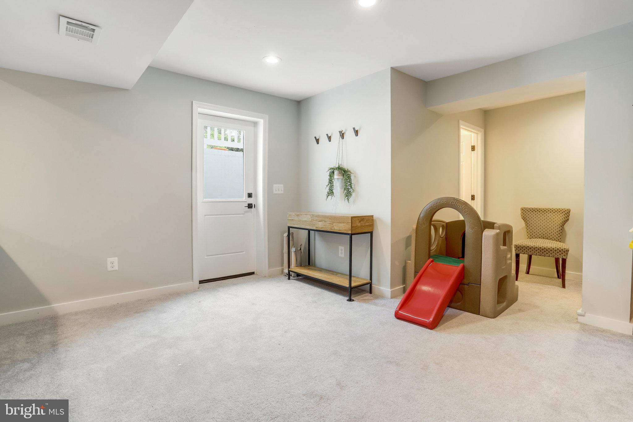 MEYERS INDIAN RUN PARK - Residential Lease