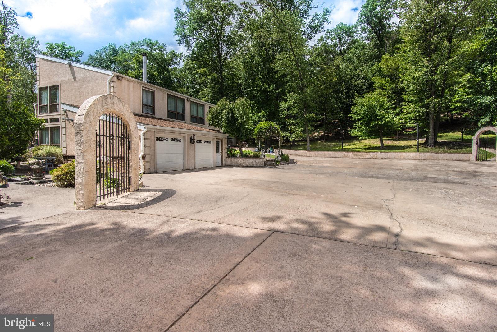 HUNTINGDON VALLEY - Residential