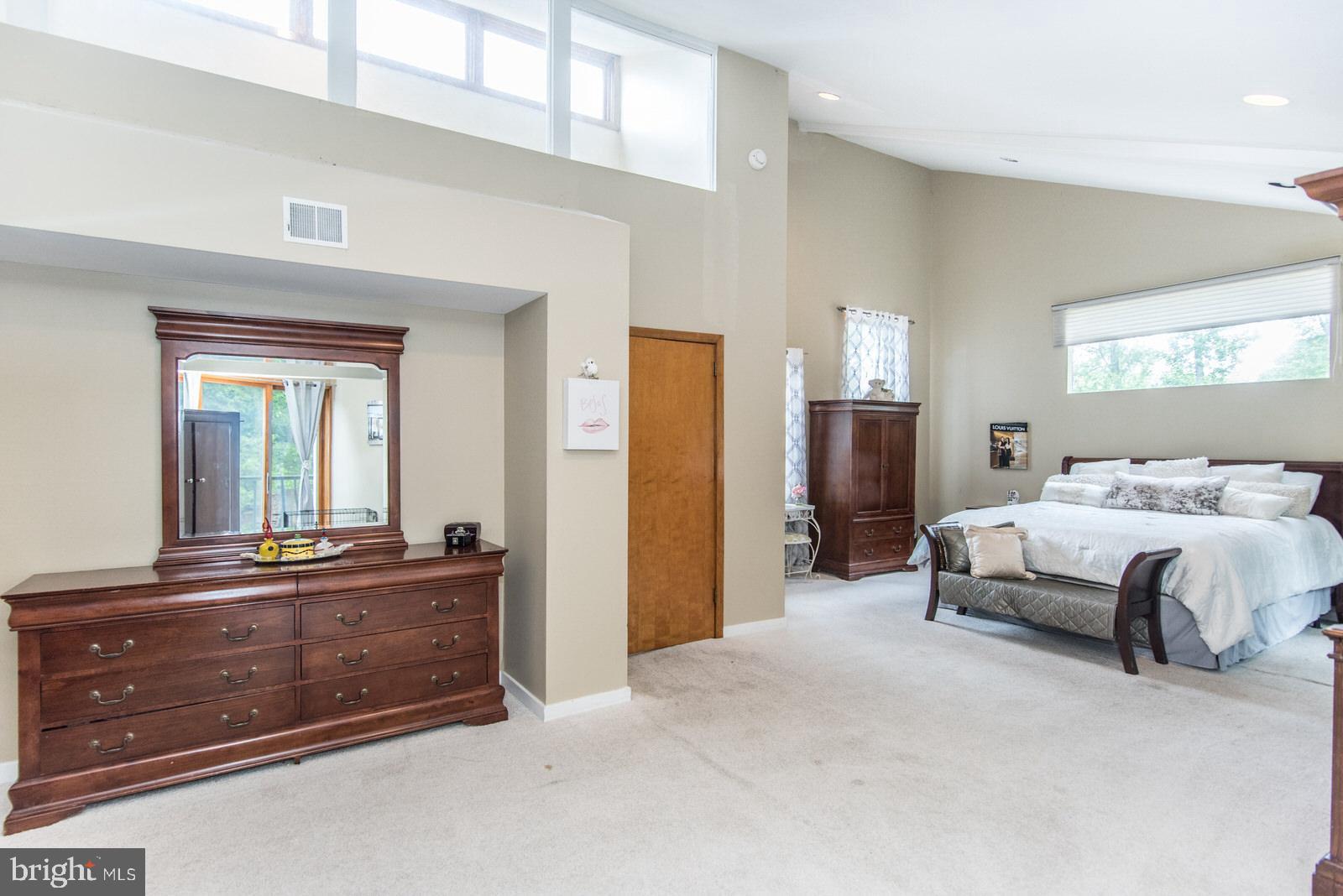 HUNTINGDON VALLEY - Residential