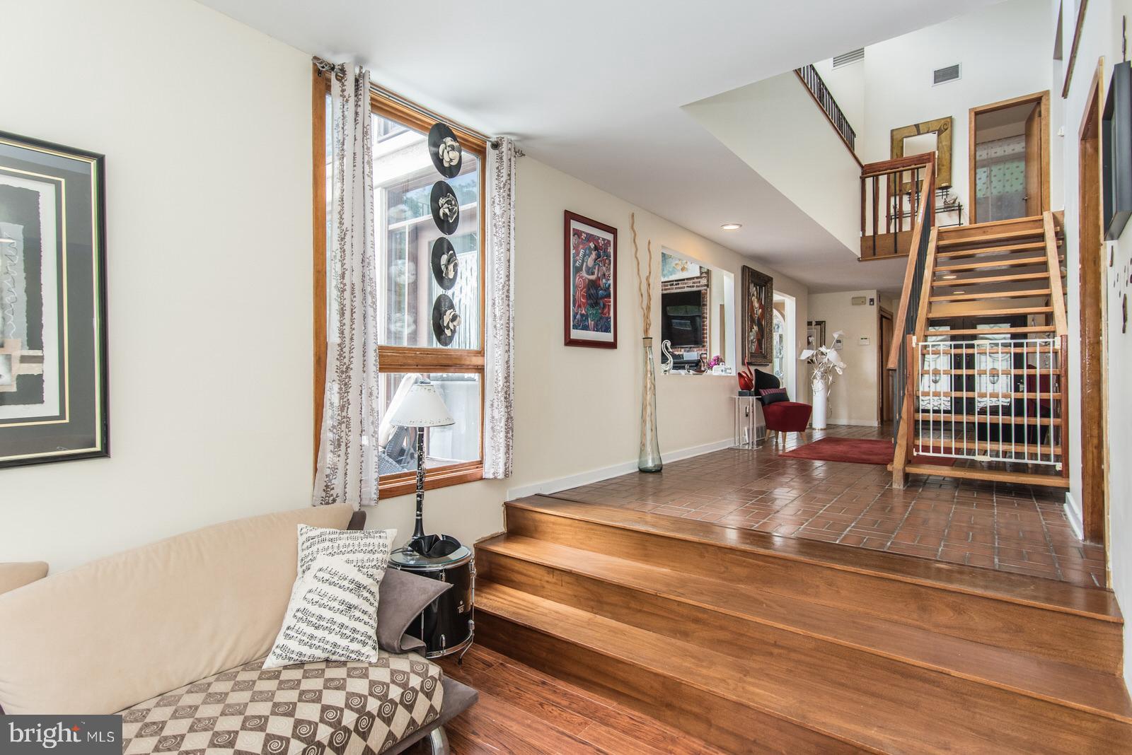 HUNTINGDON VALLEY - Residential