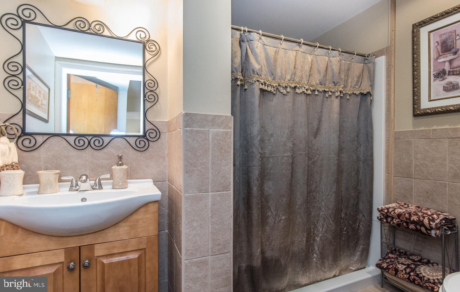 HUNTINGDON VALLEY - Residential