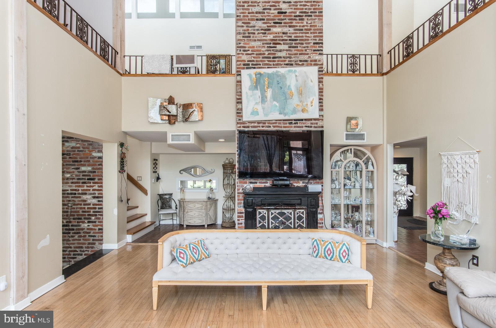 HUNTINGDON VALLEY - Residential