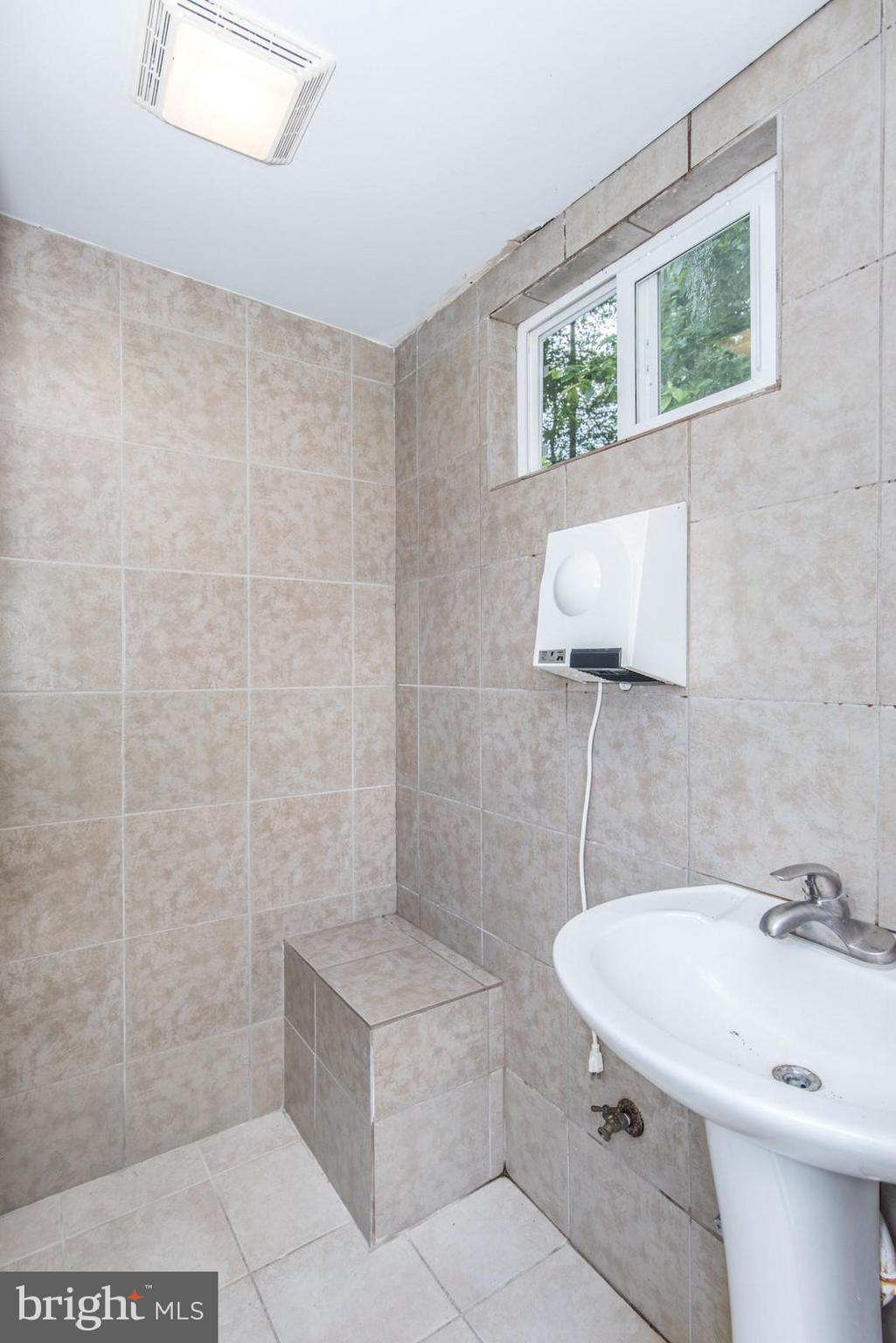 HUNTINGDON VALLEY - Residential