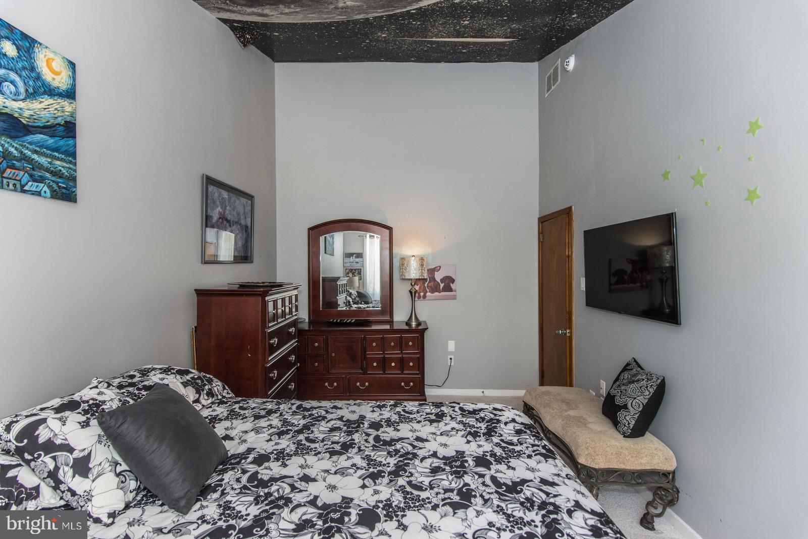 HUNTINGDON VALLEY - Residential