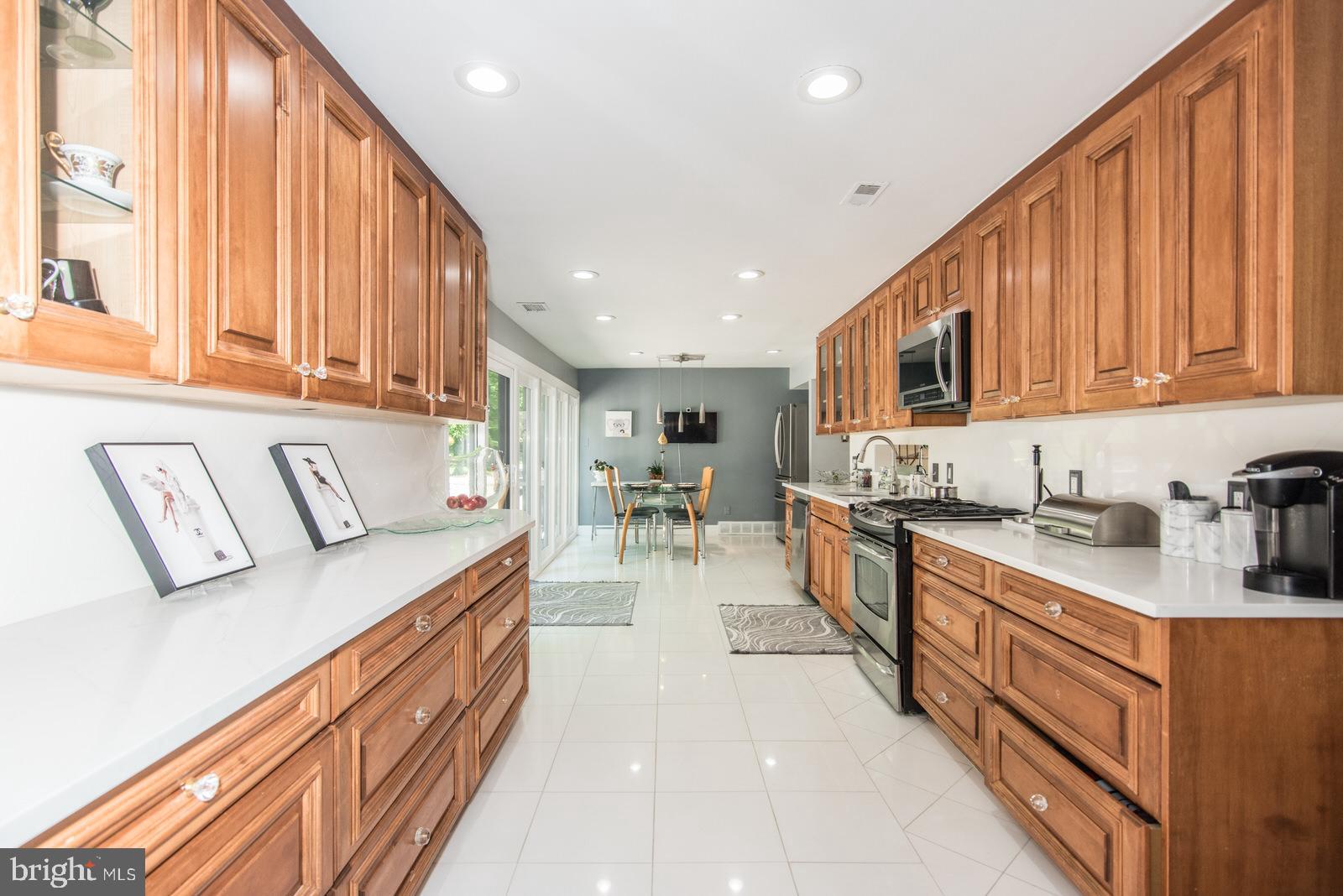 HUNTINGDON VALLEY - Residential