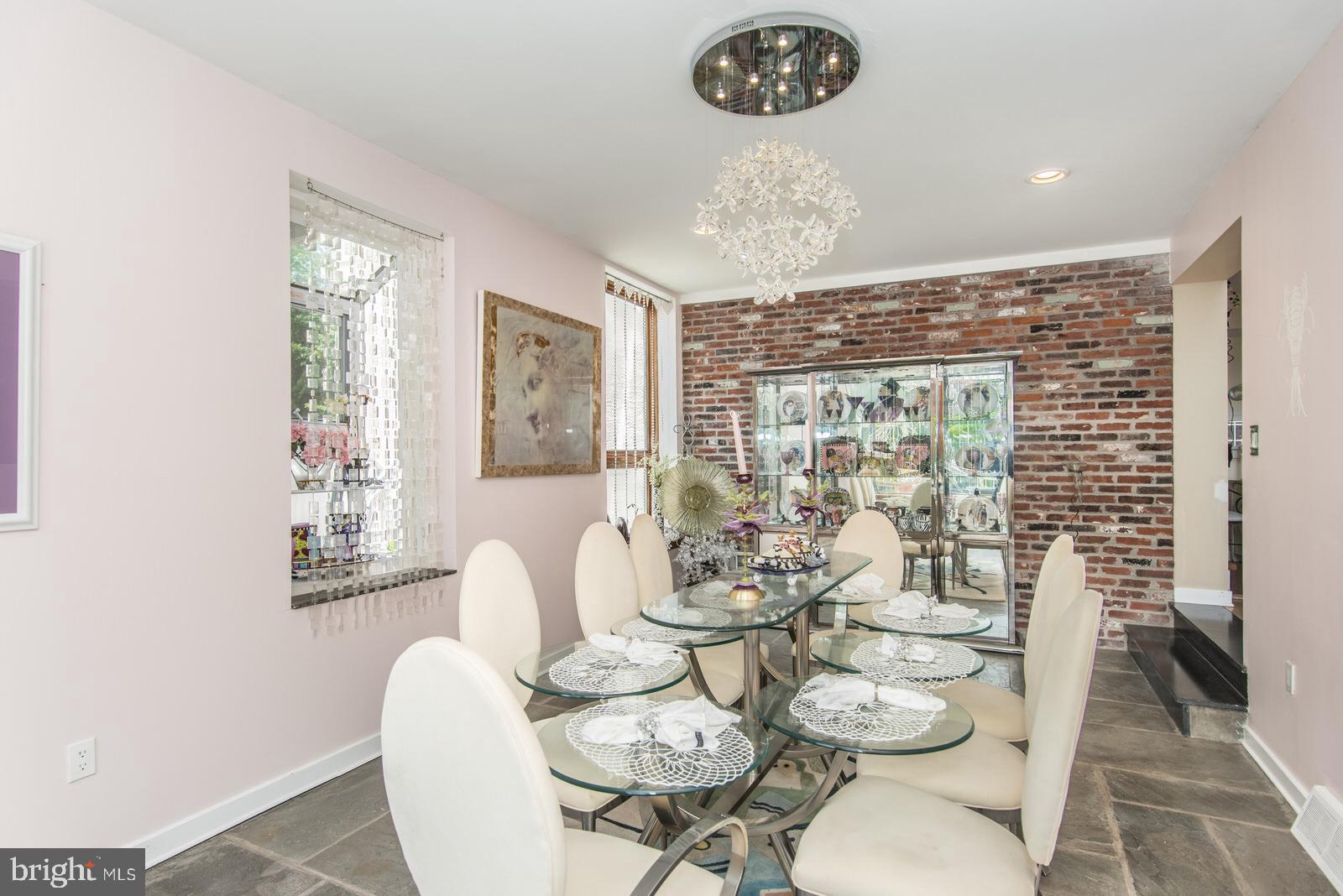 HUNTINGDON VALLEY - Residential