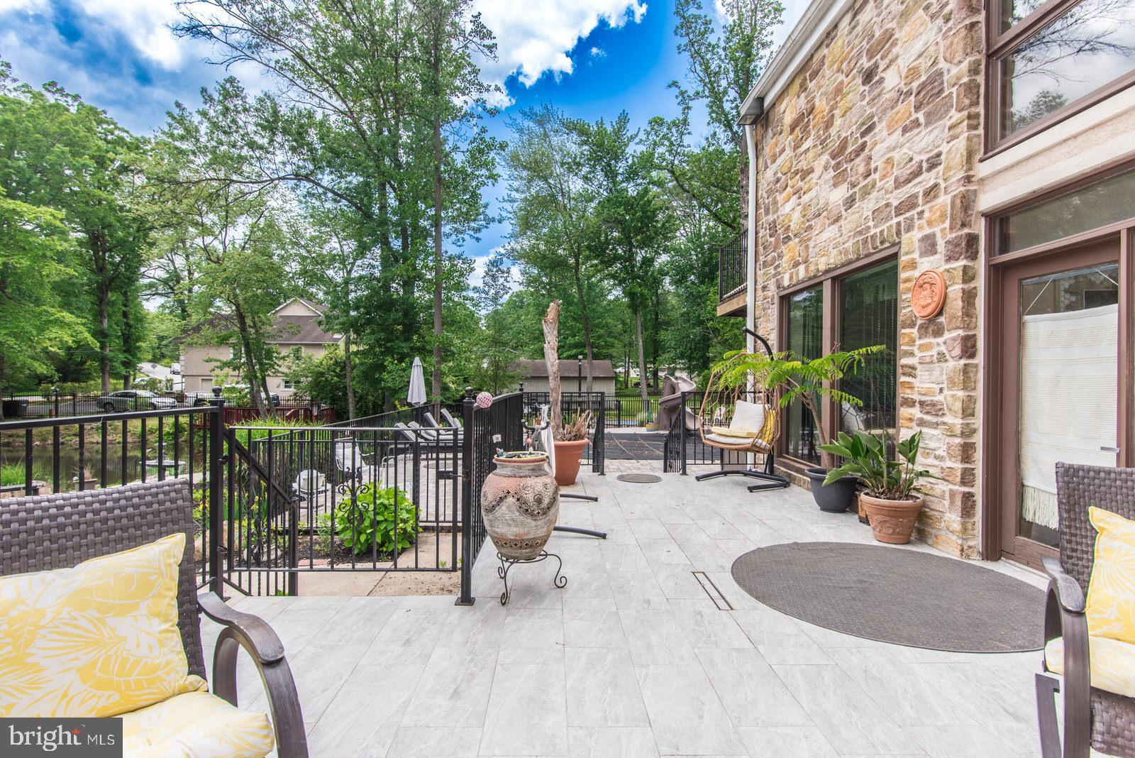 HUNTINGDON VALLEY - Residential