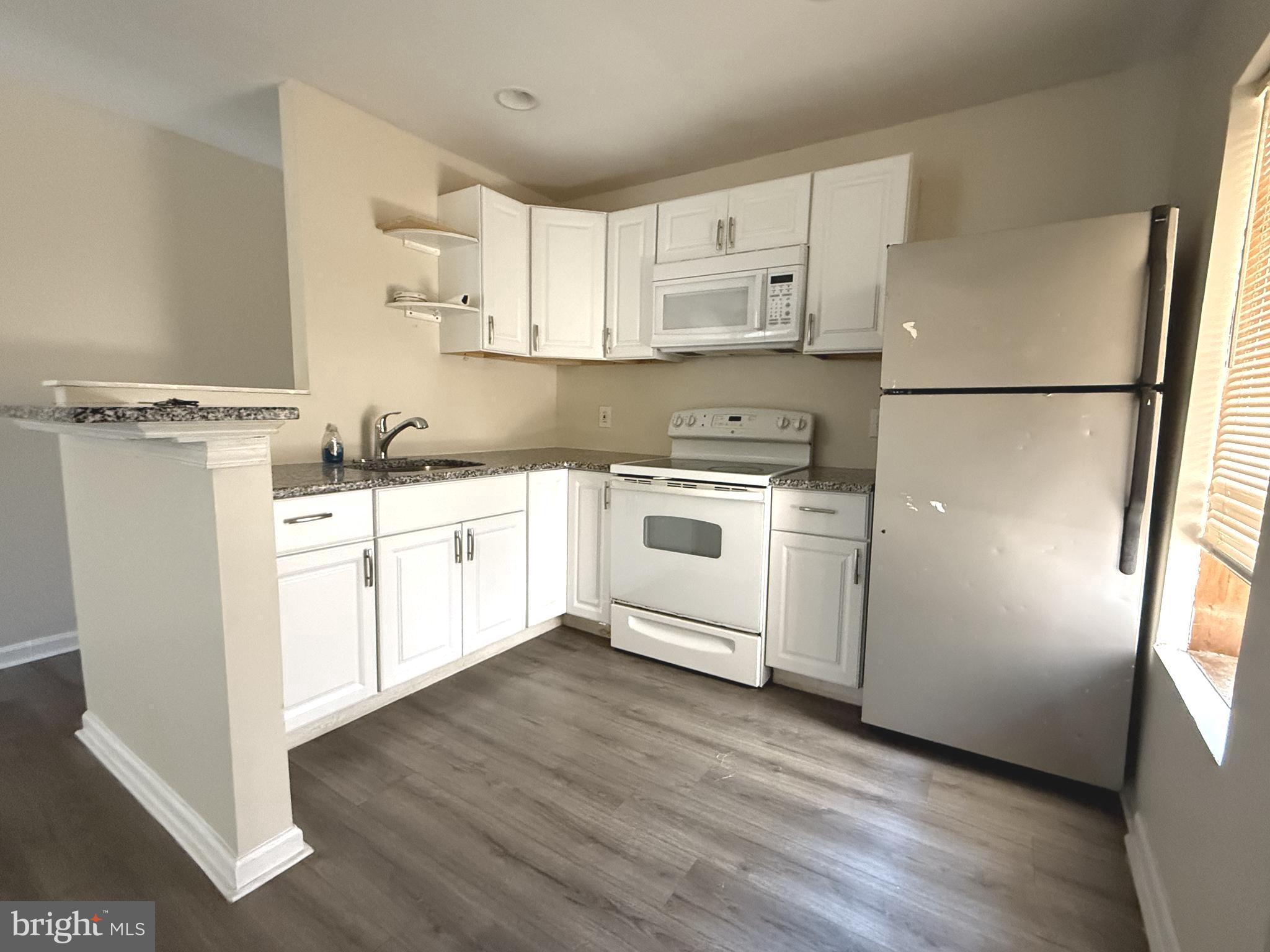 15 W 10TH STREET B