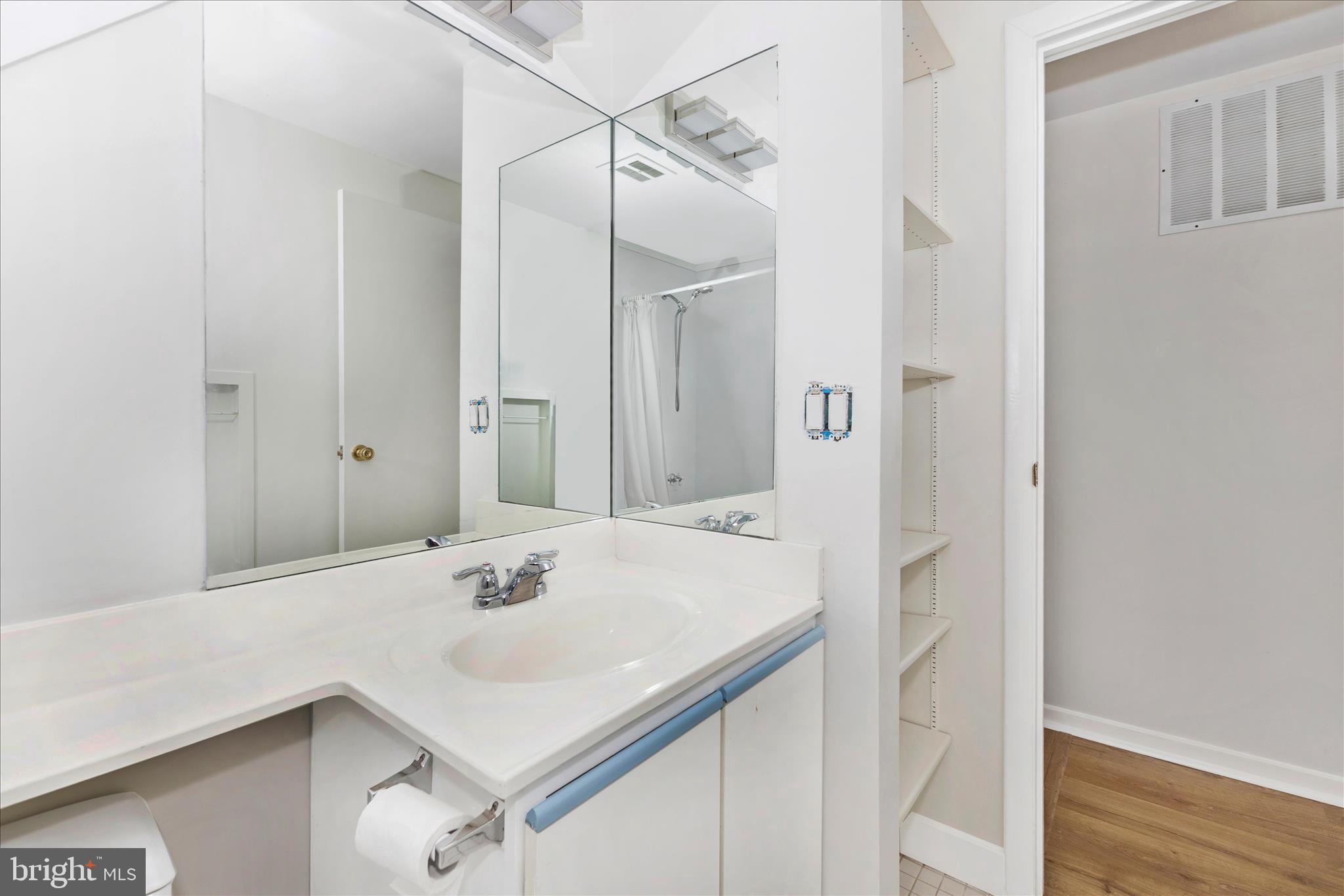 LONG REACH - Residential