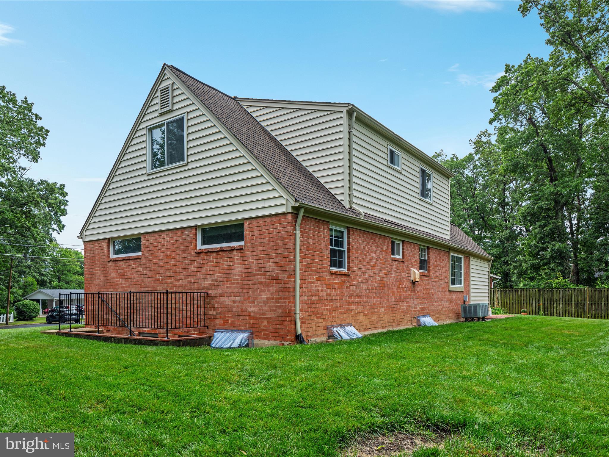 6812 CABOT COURT