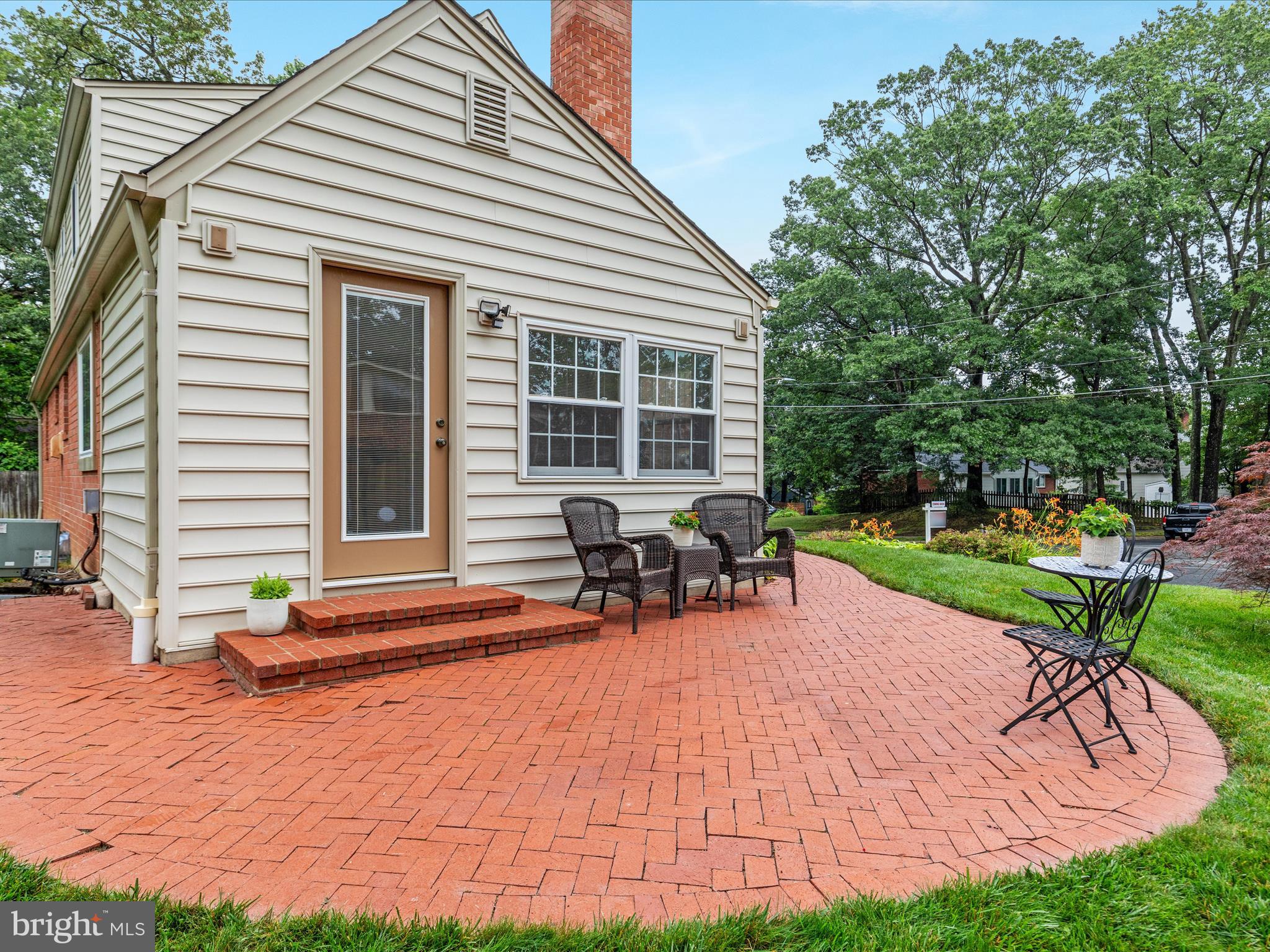 6812 CABOT COURT