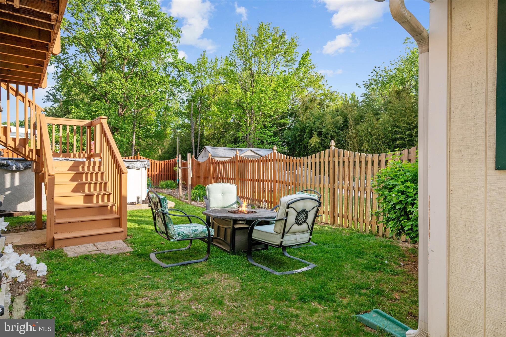 COLLEGE MANOR - Residential