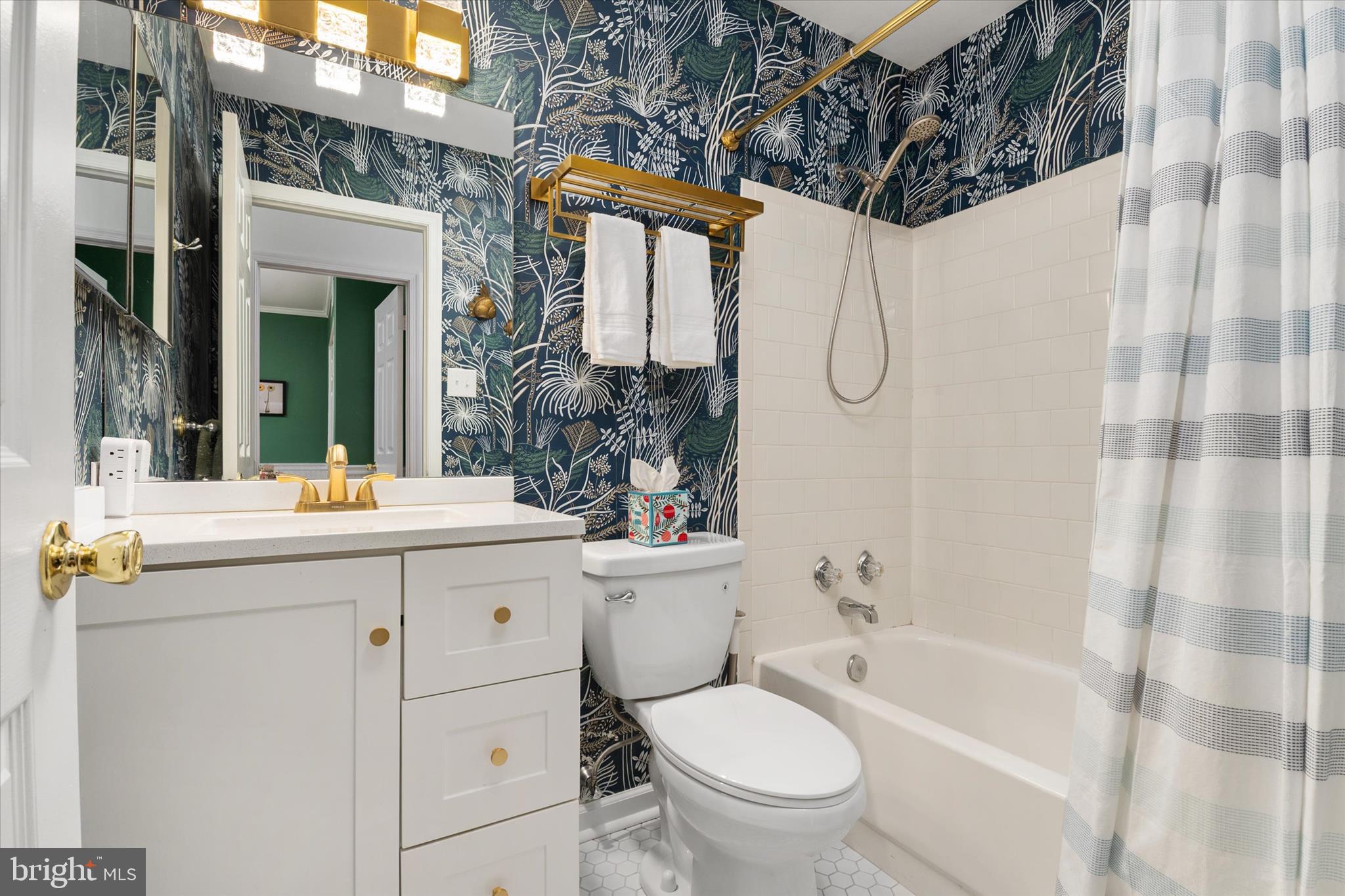 COLLEGE MANOR - Residential