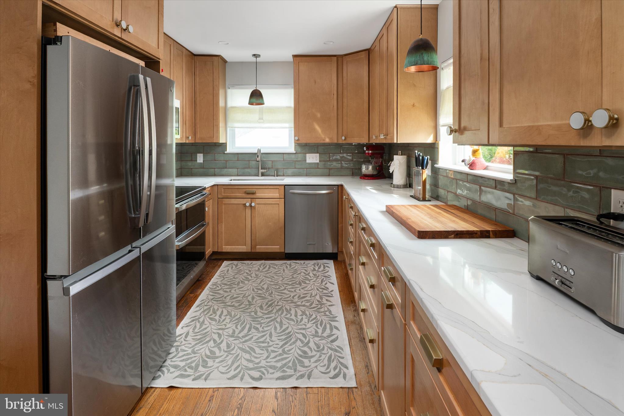 COLLEGE MANOR - Residential